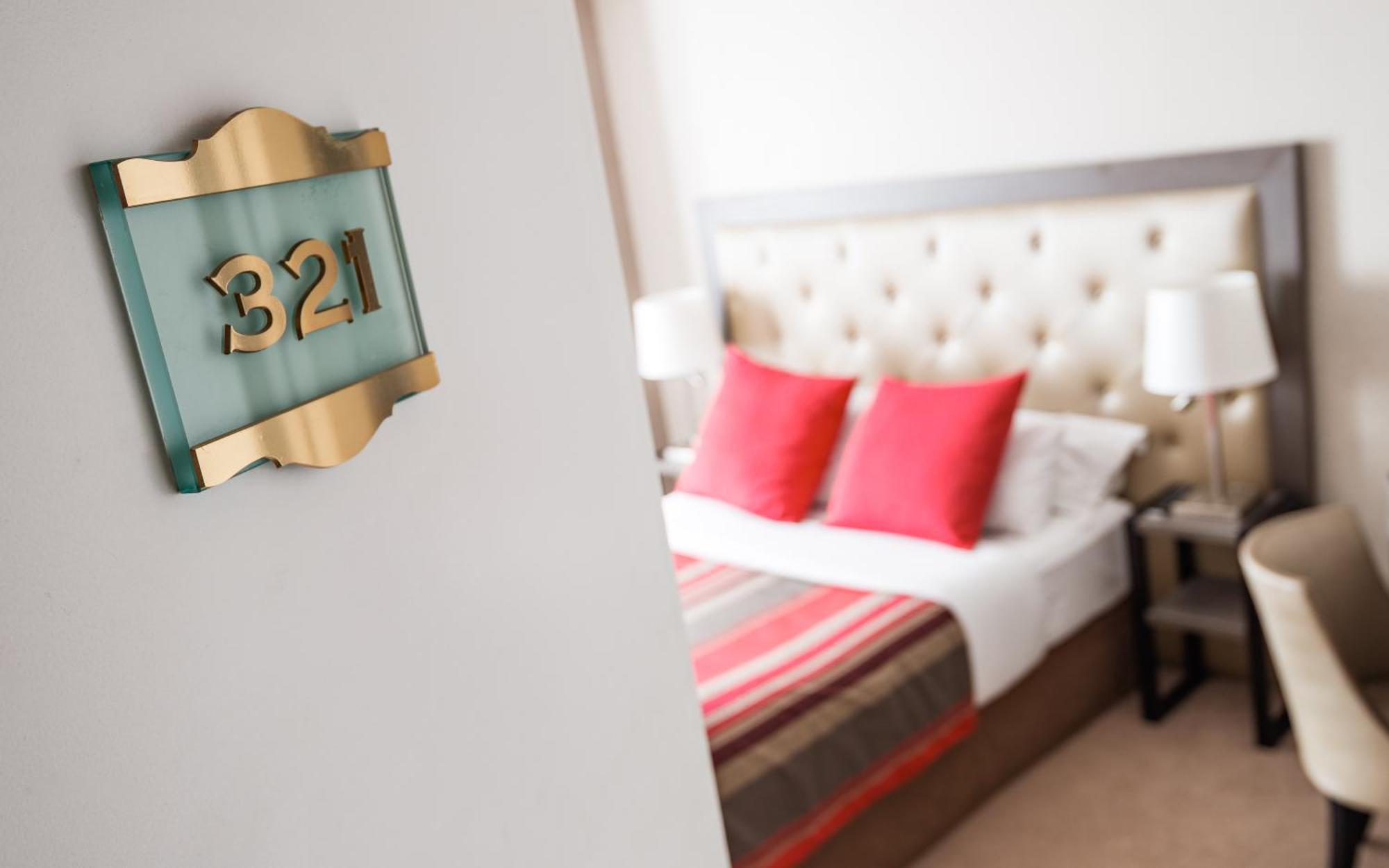 Eiffel Kennedy Hotel