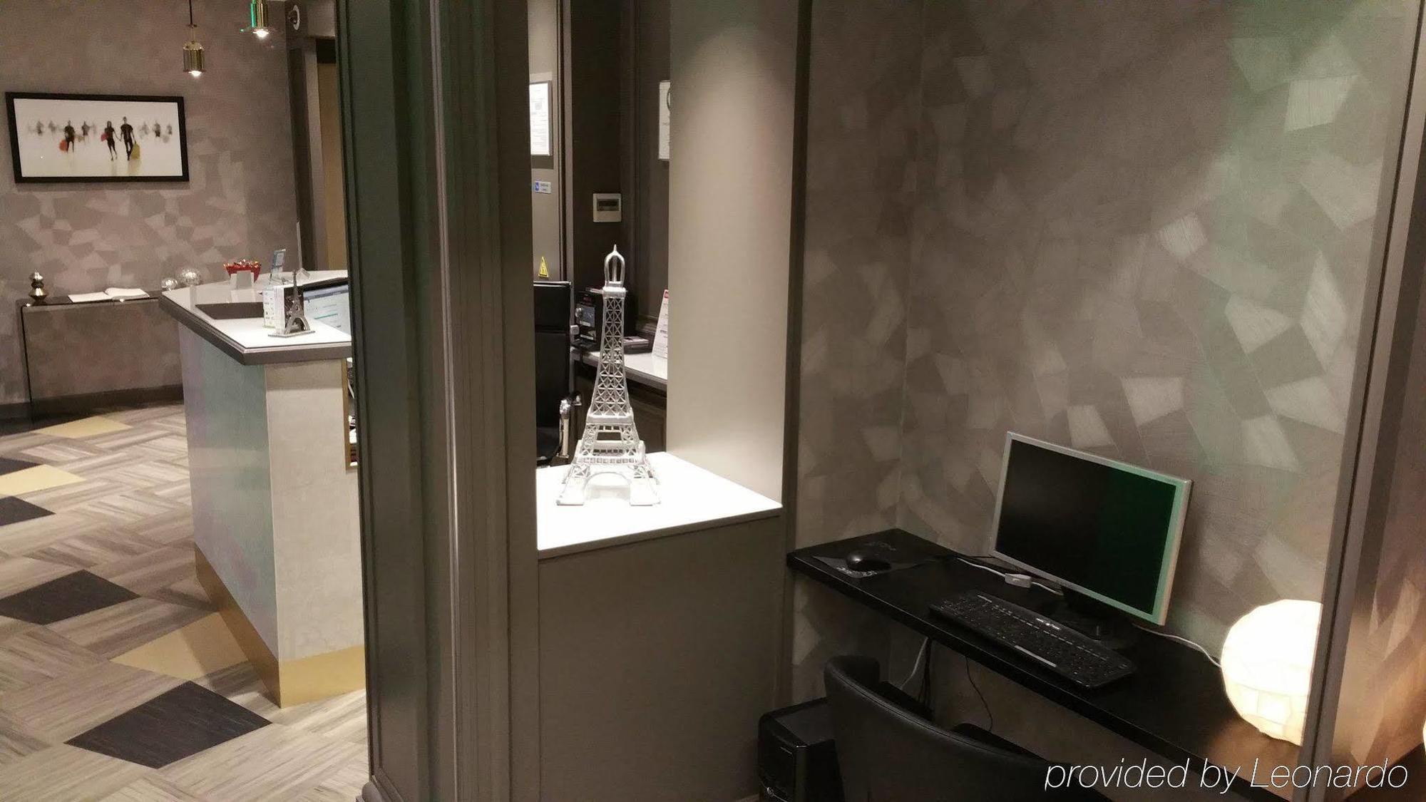 Eiffel Kennedy Hotel 3*